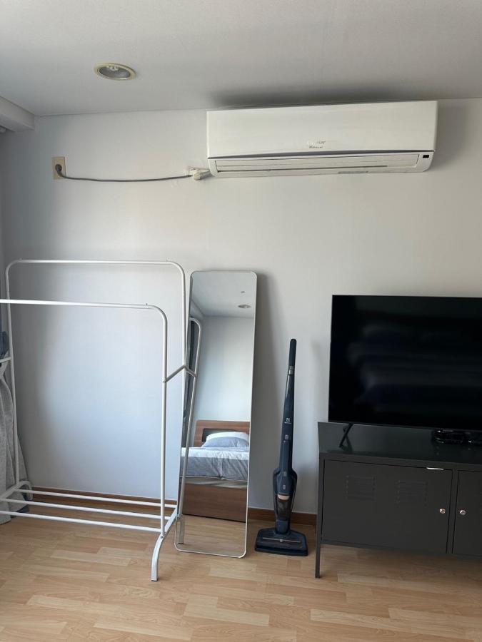 Hongdae Guesthouse 1Min From Hongik Uni Station Exit #1 Seul Zewnętrze zdjęcie