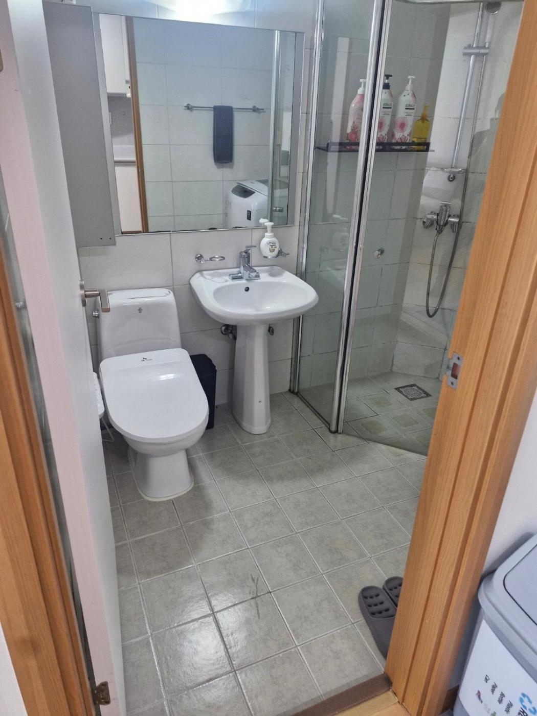 Hongdae Guesthouse 1Min From Hongik Uni Station Exit #1 Seul Zewnętrze zdjęcie